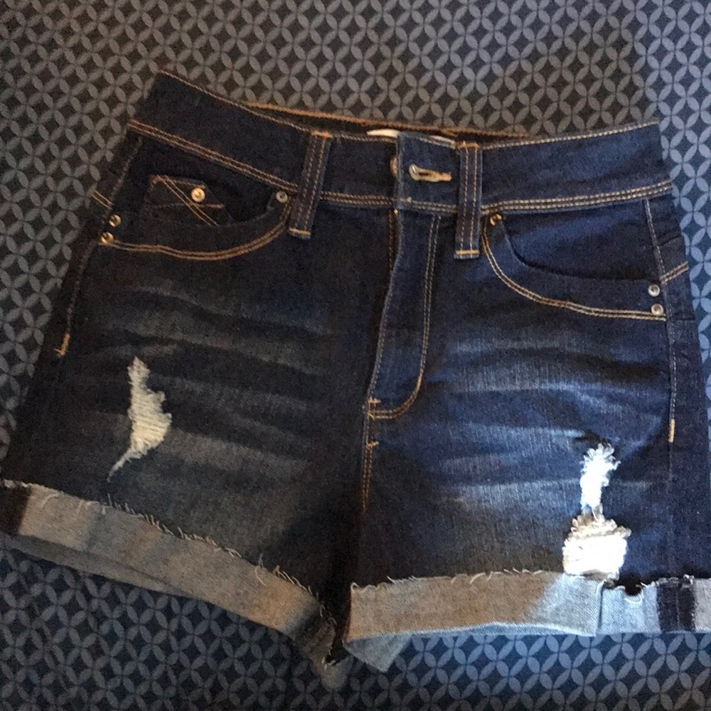 Size 1/25, YMI, curvy fit, shorts